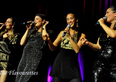 Singing waitresses the Flavourettes