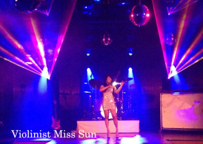 Violiste Miss Sun op elektrische viool