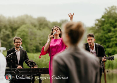 Italiaanse zangeres Caterina trio