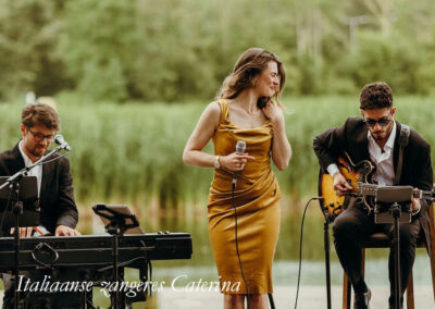Italiaanse zangeres Caterina trio