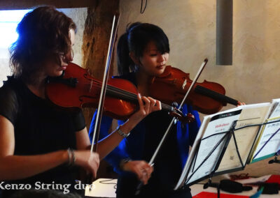 Het Kenzo strijkkwartet of strijktrio of vioolduo speelt licht klassieke achtergrondmuziek op stijlvolle (bedrijfs-) evenementen. Akoestisch, op de voorgrond én op de achtergrond.