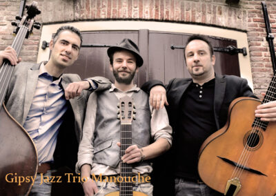 Frans Gipsy Trio Manouche met Franse chansons in Django Reinhardt stijl, Parijs uit de jaren 30