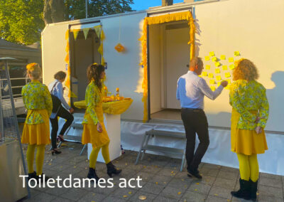 Toiletdames act, voor een gezellig toiletbezoek