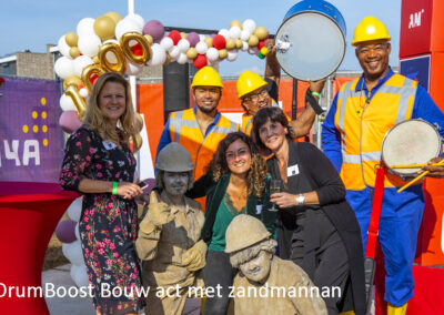 Percussie act bouw eerste paal slaan