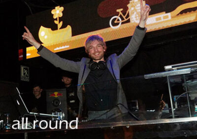 All round DJ Peter lounge to dance and party