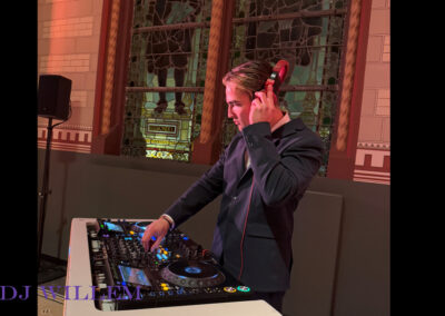 DJ WILLEM achtergrondmuziek voor borrel en (Tech) House voor party